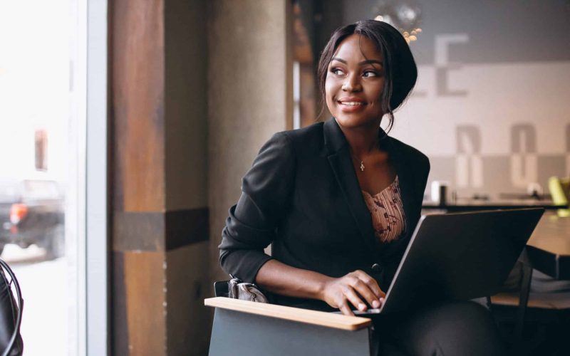 african-american-business-woman-working-on-a-computer-in-a-bar-scaled